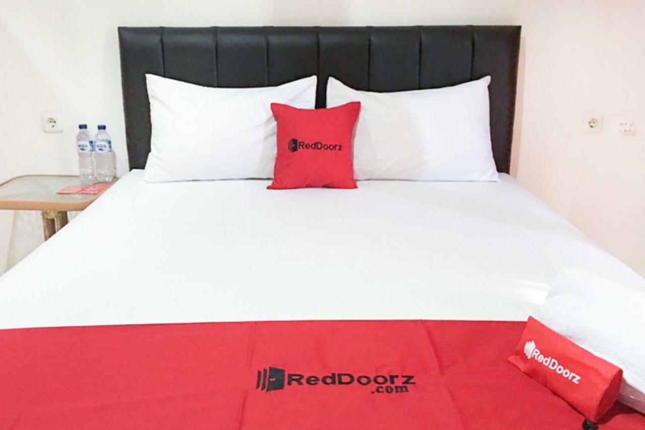 Reddoorz @ Simpang Lima Jupiter Ξενοδοχείο Sorong Εξωτερικό φωτογραφία